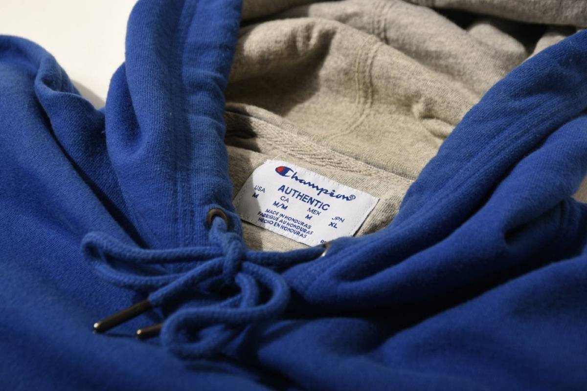 Blank heavyweight hoodie, close-up of the woven neck label