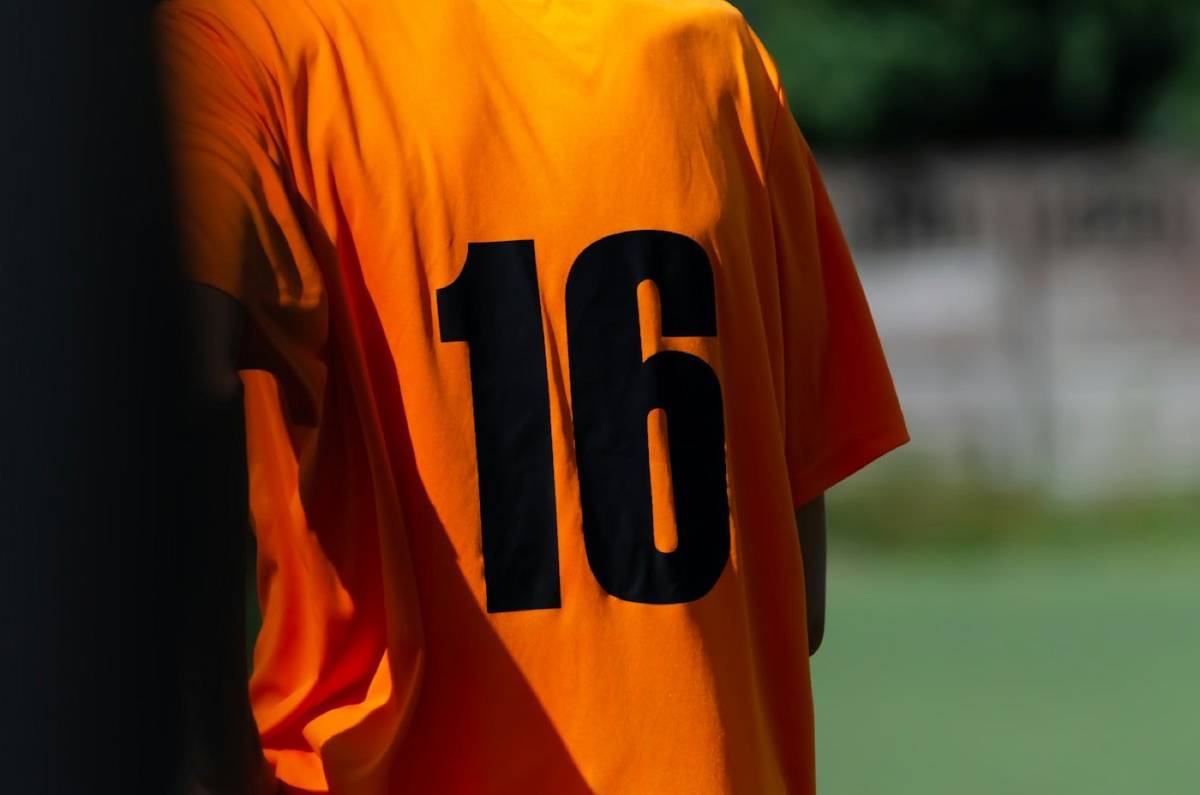 Heat-transfer numbers and names on a jersey